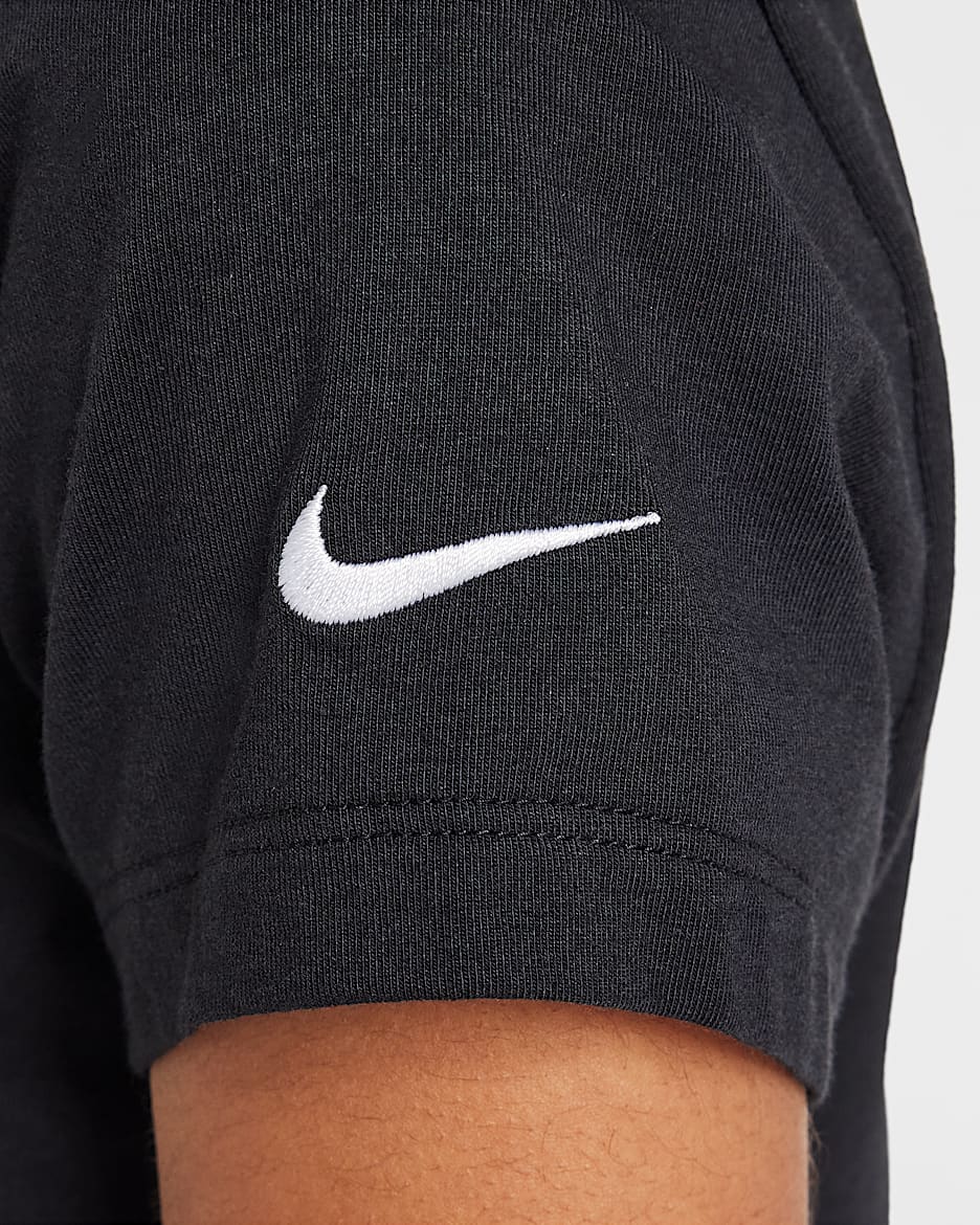 Cropped nike tshirt on sale